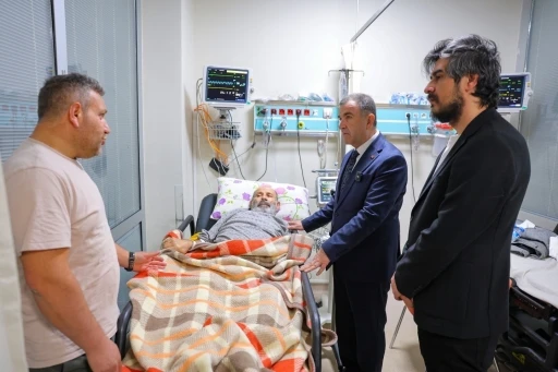 Hastanede tedavi g&ouml;ren vatandaşlara bayram ziyareti
