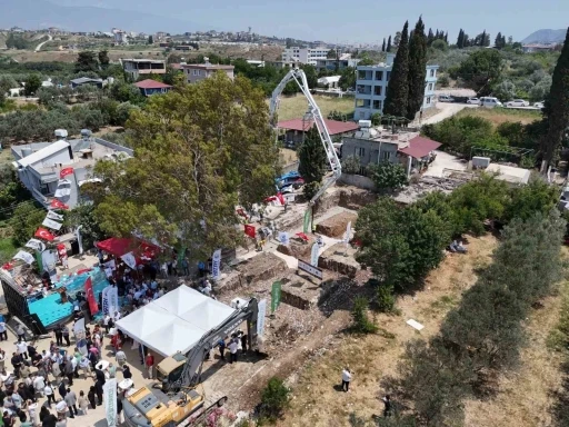 Hatay’a 3 dilde eğitim verecek olan kreşin inşası için temel atıldı
