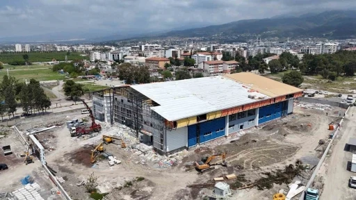 Hatay B&uuml;y&uuml;kşehir Belediyesi, D&ouml;rtyol&rsquo;a kapalı spor salonu inşa ediyor
