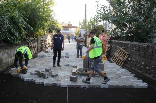 Hatay Büyükşehir Belediyesi, gece gündüz süren çalışmalarıyla selin vurduğu Payas’ta vatandaşlara rahat nefes aldırdı
