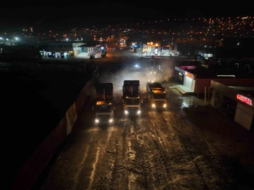 Hatay B&uuml;y&uuml;kşehir Belediyesi ve Antakya Belediyesi&rsquo;nden asfalt seferberliği
