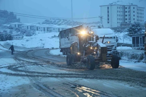 Hatay&rsquo;da 10 il&ccedil;ede eğitime ara verildi
