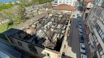 Hatay’da 200 yıllık binadaki yangının sebebi araştırılıyor

