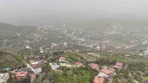 Hatay&rsquo;da &ccedil;&ouml;l tozu etkisini s&uuml;rd&uuml;r&uuml;yor
