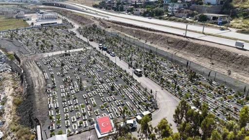 Hatay&rsquo;da deprem şehitliğinde buruk Kurban Bayramı
