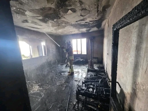 Hatay&rsquo;da dumandan etkilenen 3 vatandaşı itfaiye kurtardı
