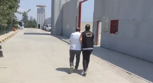 Hatay’da göçmen kaçakçılığı suçundan aranan şahıs yakalandı
