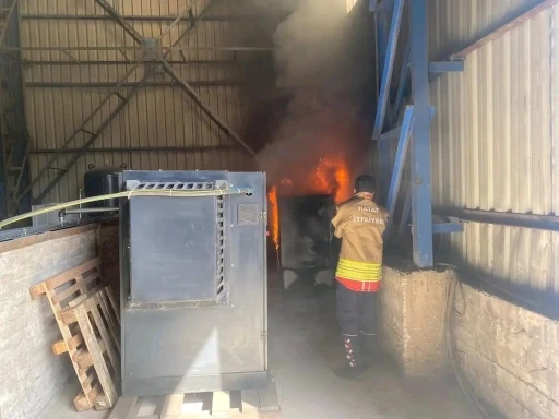 Hatay’da iş yerinde çıkan yangını itfaiye söndürdü
