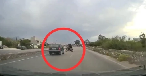 Hatay&rsquo;da motosiklet otomobille &ccedil;arpıştı: 1 &ouml;l&uuml;, 1 yaralı

