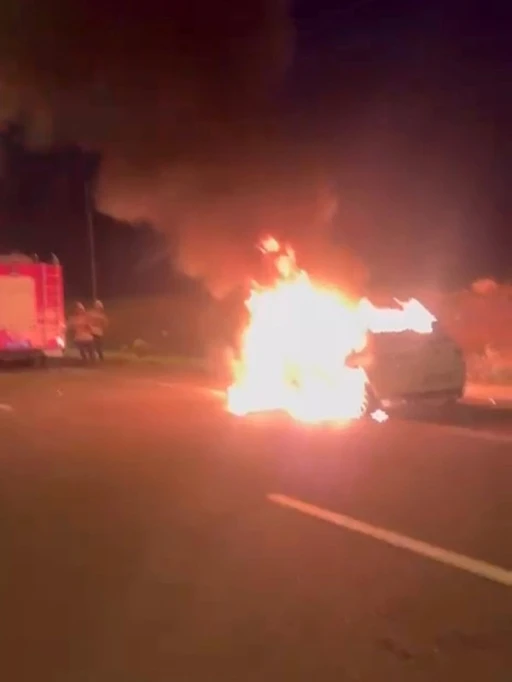 Hatay&rsquo;da otomobil alevlere teslim oldu
