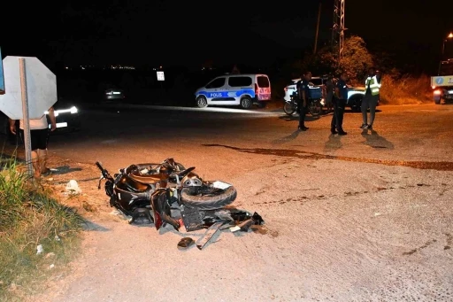 Hatay&rsquo;da otomobille motosiklet &ccedil;arpıştı: 4 yaralı
