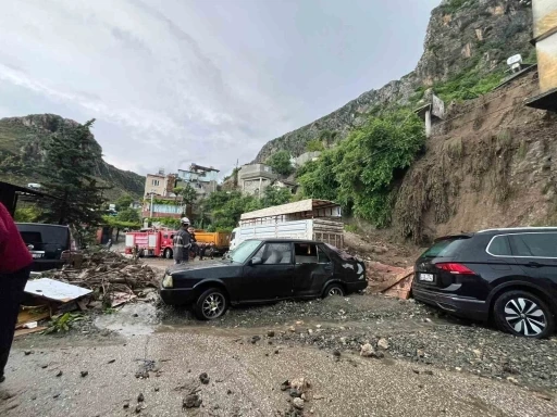 Hatay&rsquo;da sağanak yağış nedeniyle m&uuml;stakil ev &ccedil;&ouml;kt&uuml;: 1 &ouml;l&uuml;, 2 yaralı
