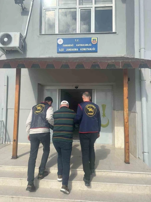 Hatay&rsquo;da sahte isimle, sigortasız işlerde &ccedil;alışarak  9 yıldır ka&ccedil;an aranan şahıs JASAT operasyonuyla yakalandı
