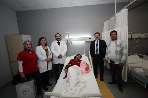 Hatay&rsquo;da yeni yılın ilk bebeği &lsquo;Sultan Nare&rsquo; oldu
