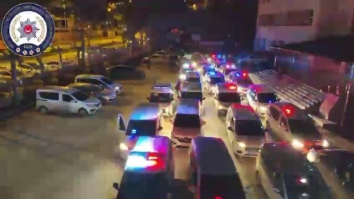 Hatay merkezli 8 ilde &lsquo;G&uuml;mr&uuml;k ge&ccedil;işinde r&uuml;şvet&rsquo; operasyonunda milyonlarca TL&rsquo;lik d&ouml;viz ve silah ele ge&ccedil;irildi
