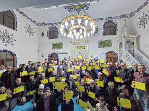 Hatimle teravihe katılan cemaate başarı belgesi
