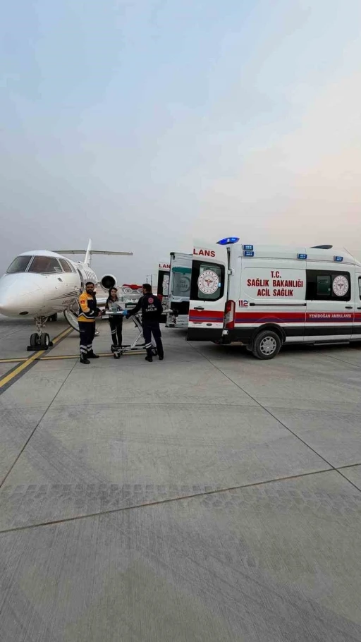 Hava ambulansı 6 g&uuml;nl&uuml;k bebek i&ccedil;in havalandı
