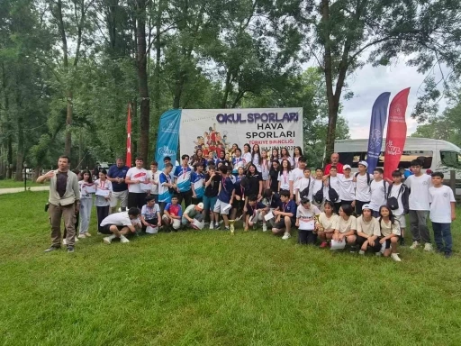 Hava sporlarında Manisa r&uuml;zgarı esti
