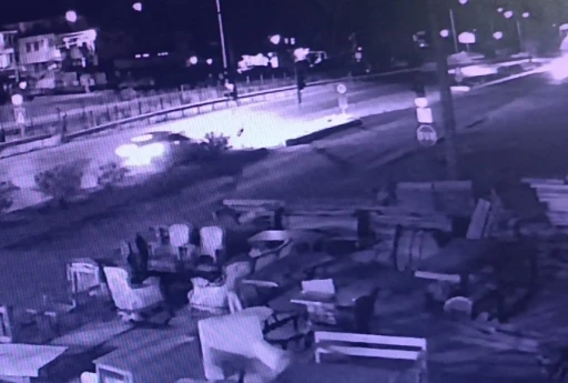 Havalanan otomobil hafif ticari araca çarptı
