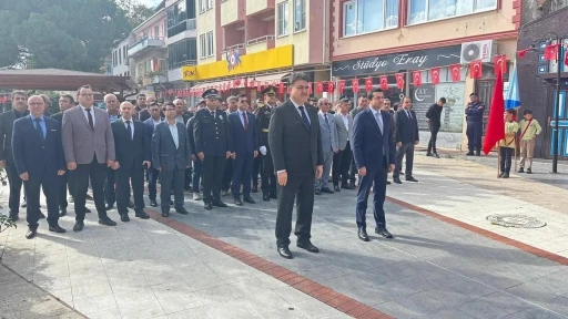 Havran’da Cumhuriyetin 102. Yılı kutlamaları çelenk sunma töreniyle başladı