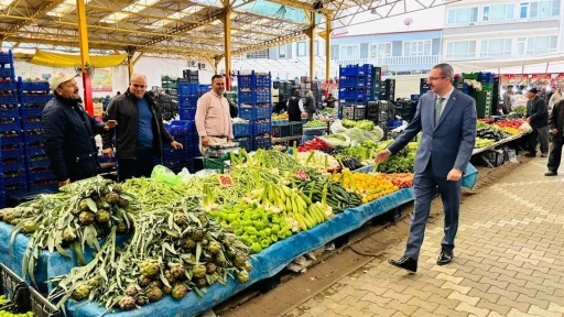 Havran Kaymakamı Enver Özderin semt pazarını ziyaret etti
