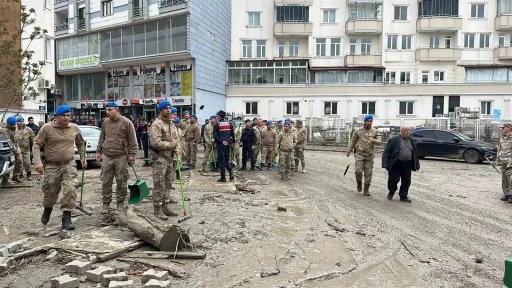 Havza&rsquo;daki selde ekipler seferber oldu: Bin 63 personel sahada
