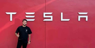 Hayalleri ger&ccedil;ek oldu, Tesla&rsquo;da işe girdi
