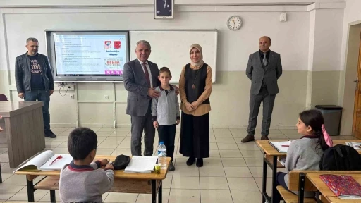 Hayat kurtaran öğretmene tebrik ziyareti
