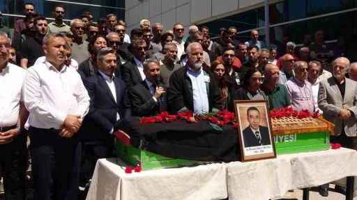 Hayatını kaybeden eski baro başkanı için adliyede cenaze töreni düzenlendi
