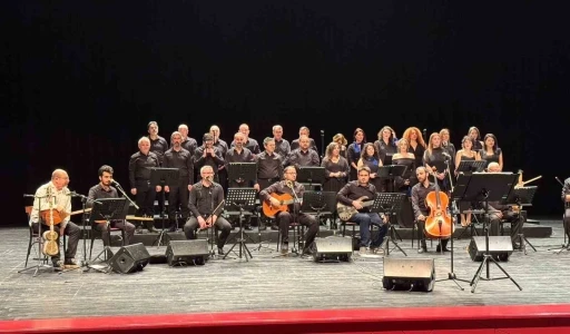 &rsquo;Hayattan Sesler Korosu&rsquo;ndan ayakta alkışlanan konser
