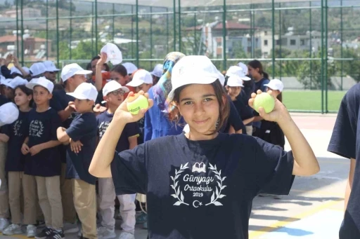 Haydi Tenise projesi deprem bölgesinde eş zamanlı başladı
