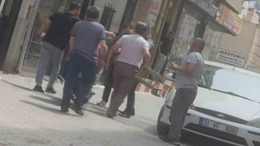 ’Hayırdır ya’ diyerek başlanan tabureli tartışma kamerada
