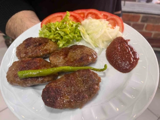 Hayrabolu&rsquo;dan Avrupa sofralarına uzanan lezzet: 43 yıllık tescilli &Ccedil;erkezm&uuml;sellim pabu&ccedil; k&ouml;ftesi
