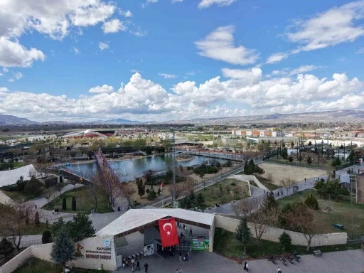 Hayvanat bahçesini bayramda 64 bin kişi ziyaret etti
