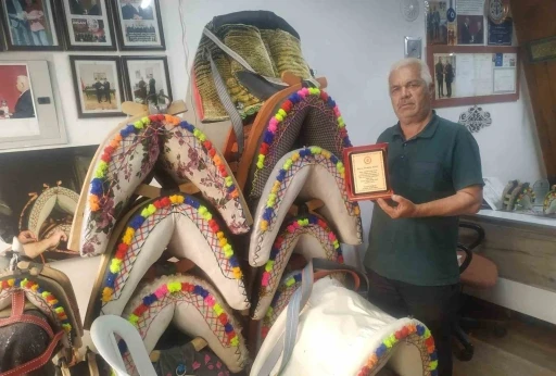 Hazine ve Maliye Bakanlığı&rsquo;ndan Beypazarlı semerci ustasına plaket
