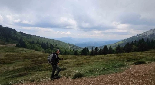 Haziran ortasında karda yürüdüler

