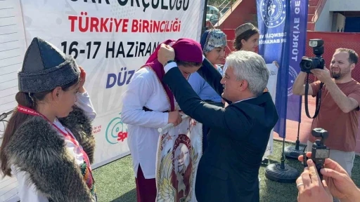 Hedefi ortadan vuran sporcular, madalyalarını aldı

