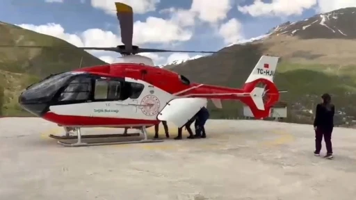 Helikopter ambulans, 78 yaşındaki hastayı Van&rsquo;a sevk etti
