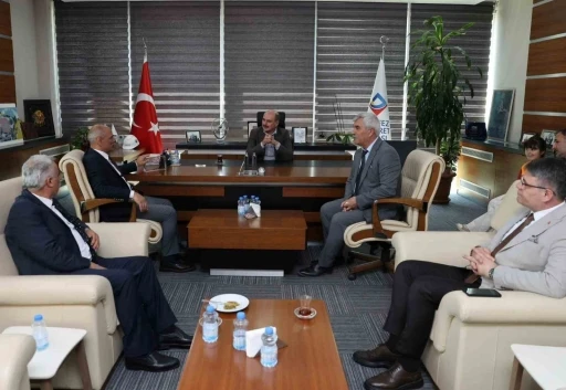 Hem bayramlaştılar hem de il&ccedil;e g&uuml;ndemini değerlendirdiler

