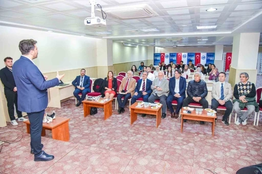 Hemşirelik öğrencilerine sanal gerçeklik temelli eğitim
