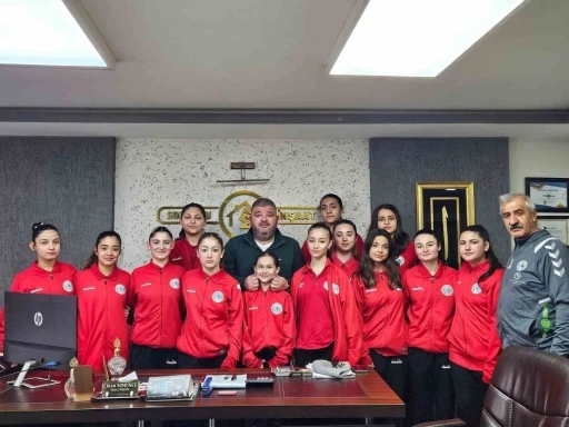 Hentbol Kadınlar Süper Ligi’nde mücadele eden kulüp başkanı istifa etti
