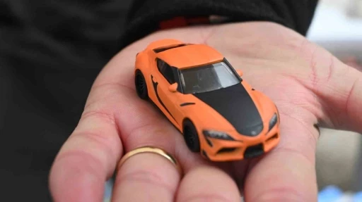 Her yaştan insan bu minyatür arabaların ’hastası’ oluyor
