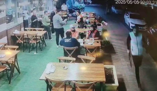 Herkes kaçtı, onlar izledi
