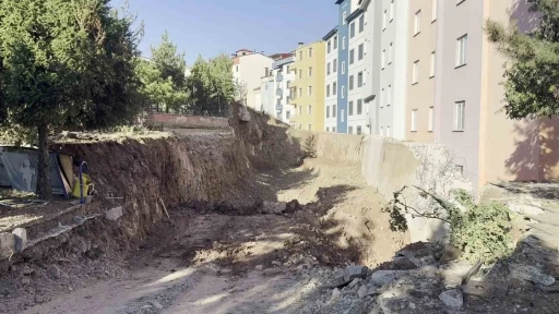 Heyelan nedeniyle evleri boşaltılan mağdurların endişeli bekleyişi sürüyor
