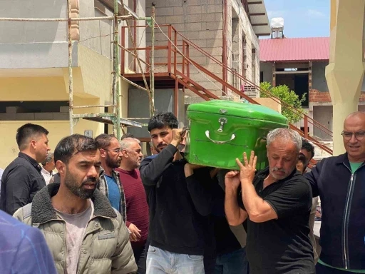 Heyelanda hayatını kaybeden 15 yaşındaki &ccedil;ocuk son yolculuğuna uğurlandı
