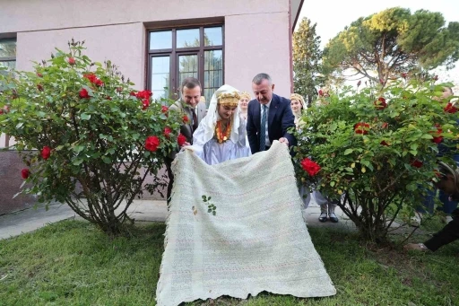 Hıdırellez rit&uuml;elleriyle bahar karşılandı

