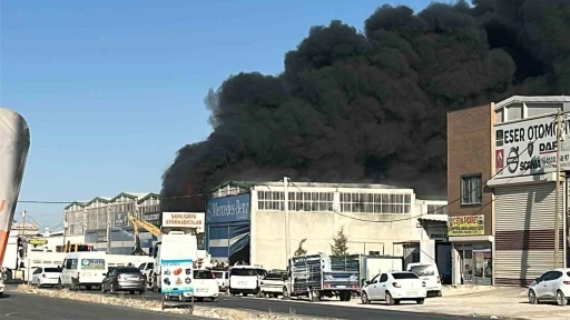 Hırdavat deposunda çıkan yangına TOMA ile müdahale edildi
