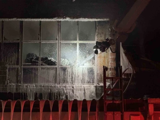 Hırdavat dükkanı alev topuna döndü, ekipler seferber oldu
