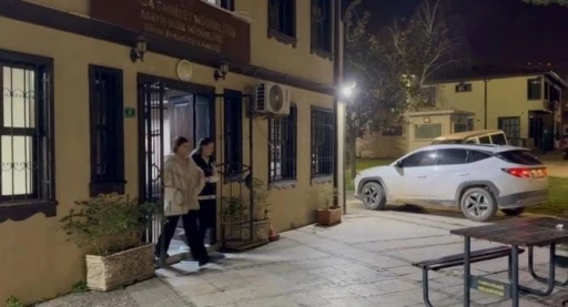 Hırsızın bahtı...G&uuml;ven timlerince su&ccedil;&uuml;st&uuml; yakalanan kadın tutuklandı
