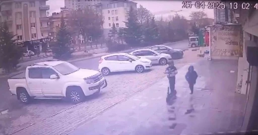 Hırsızlar önce kameralara, sonra polise yakalandı
